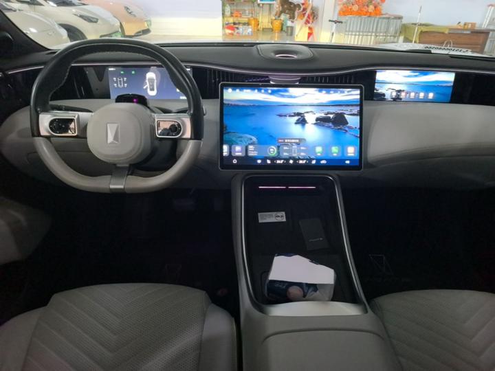 11 2023 Smart Upgraded 90 RWD photo 5