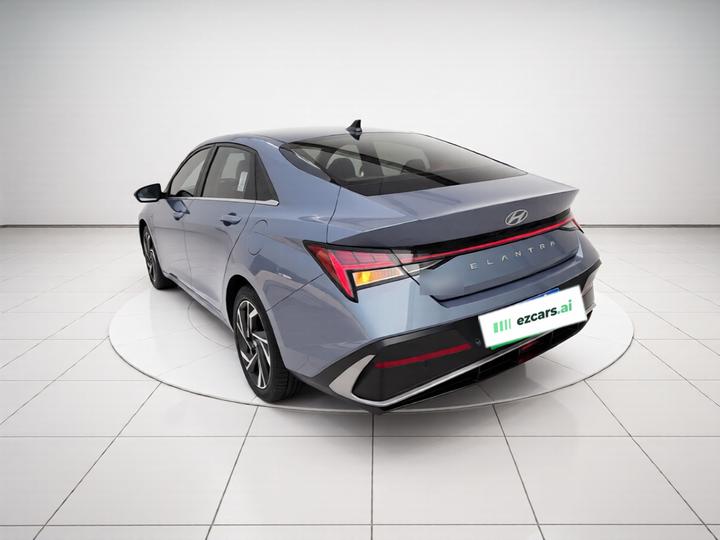 Elantra 2023 1.5L CVT LUX Premium photo 4