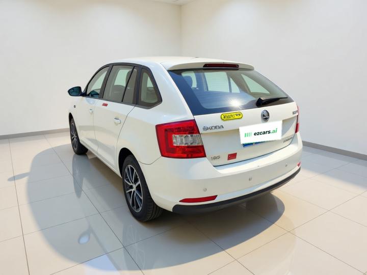 Rapid Spaceback 2016 Facelift 1.6L AT photo 4