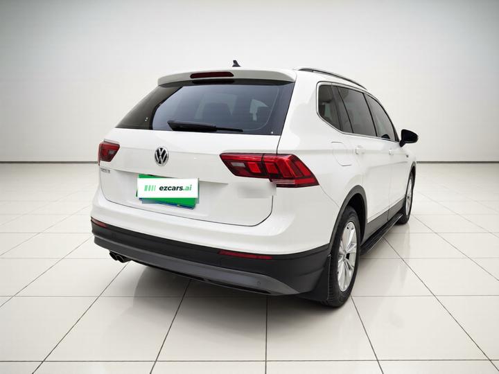 Tiguan L 2017 330TSI AT RWD photo 6