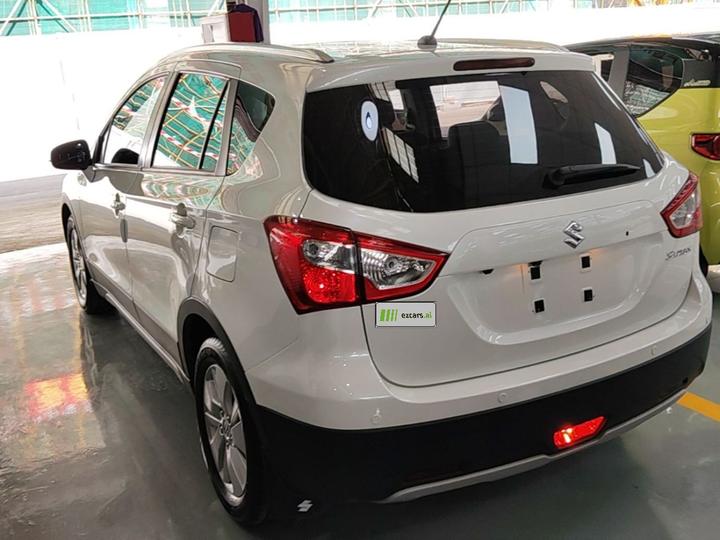 2014 1.6L CVT RWD Elite photo 4