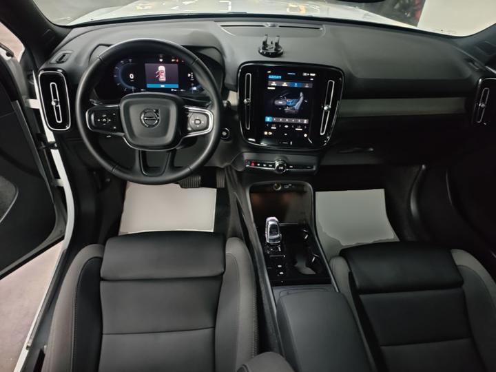 XC40 2024 B3 Luxury photo 5