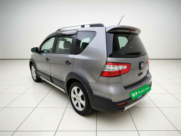 2013 1.6XV CVT Luxury photo 4