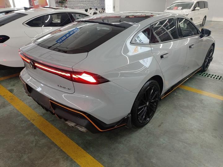 UNI-V 2022 1.5T Sport photo 4
