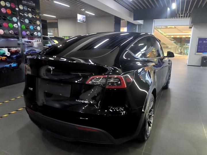Model Y 2024 RWD photo 6