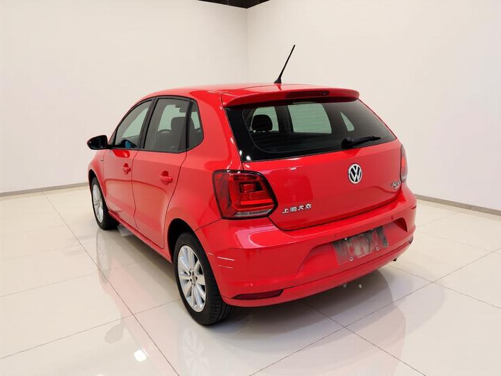 Polo 2014 1.6L AT Comfort photo 4