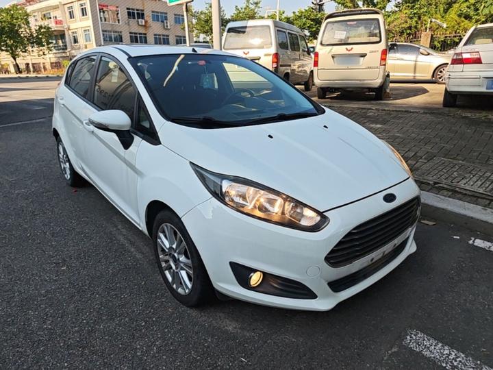 2013 Hatchback 1.5L AT photo 3