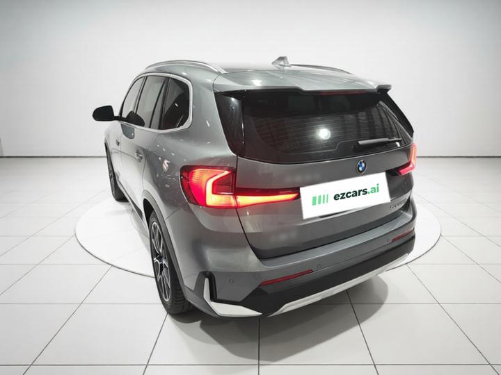 iX1 2023 xDrive30L X Design Package photo 4