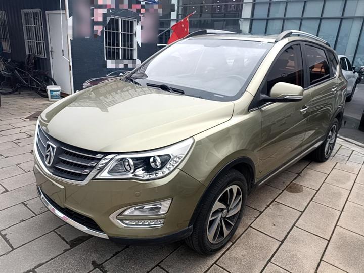 560 2015 1.8L MT Luxury