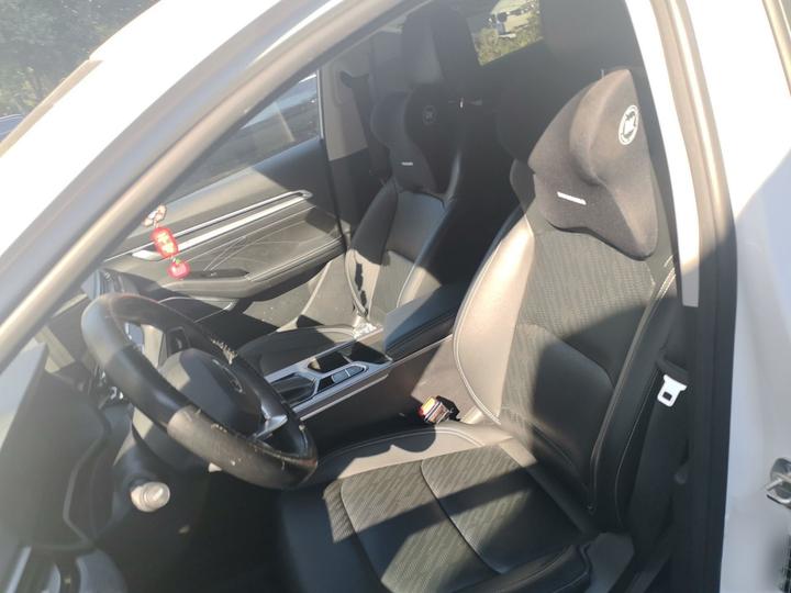 Emgrand 2022 4 1.5L CVT Elite photo 7