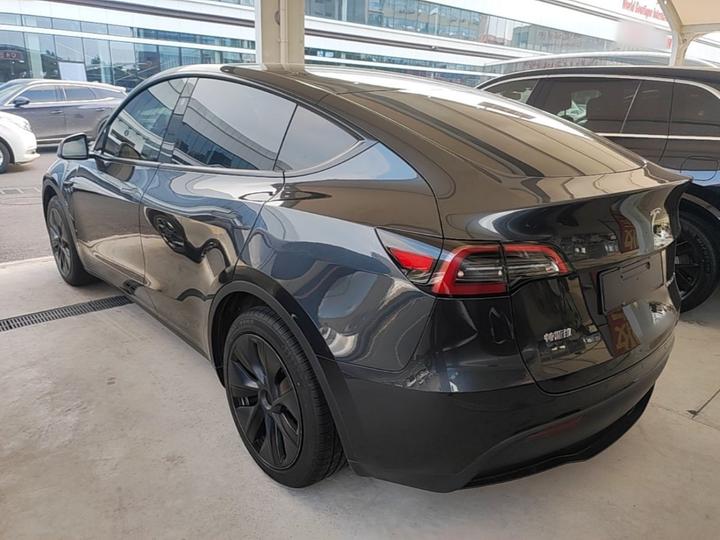 Model Y 2024 RWD photo 4