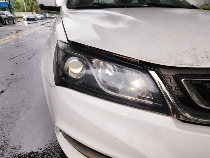 Emgrand 2017 Sedan 1.5L MT photo 7