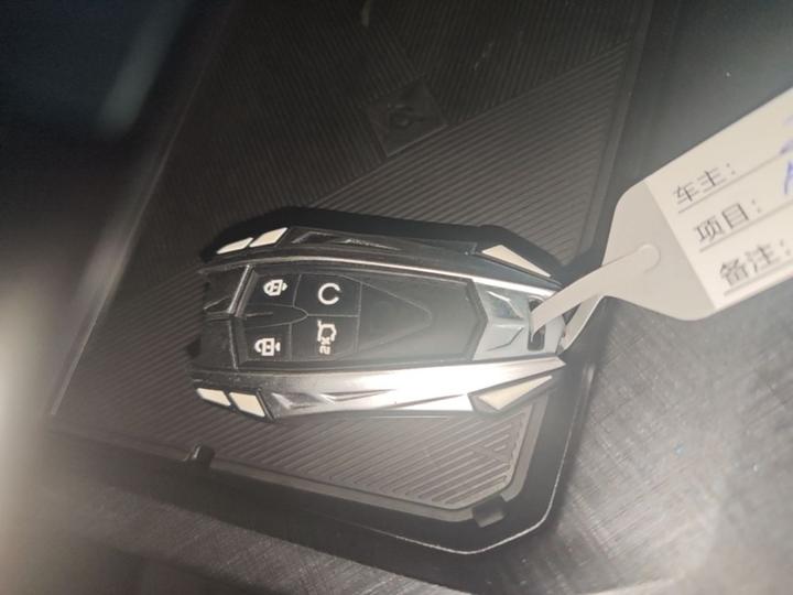 UNI-V 2022 1.5T Sport photo 8