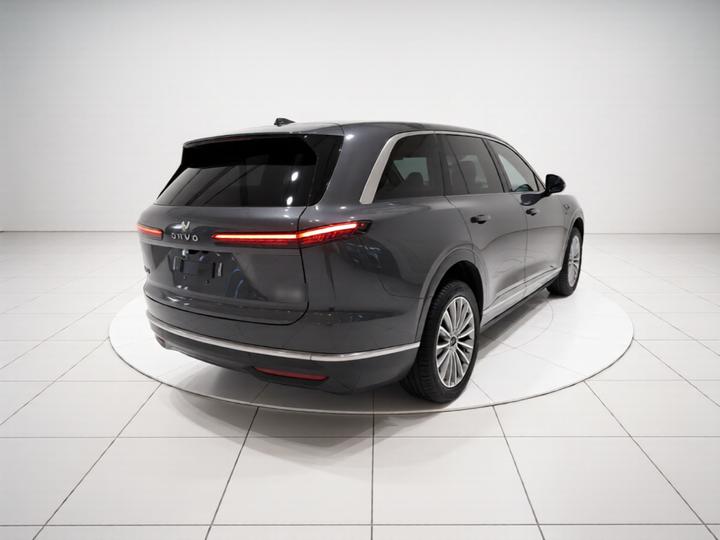 L90 2025 Ultra 6-Seater 60 photo 4