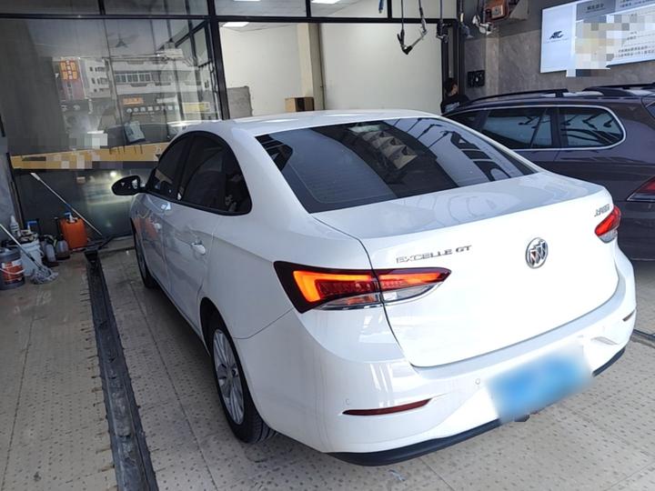 Excelle 2021 Facelift Classic 1.5L AT Progressive photo 4