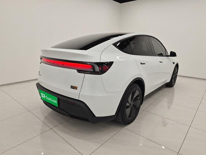 Model Y 2025 Long Range AWD Launch Edition photo 4