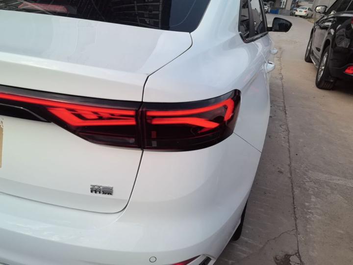Emgrand 2022 4 1.5L CVT Flagship photo 7