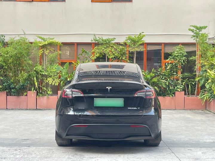 Model Y 2022 Facelift RWD photo 2