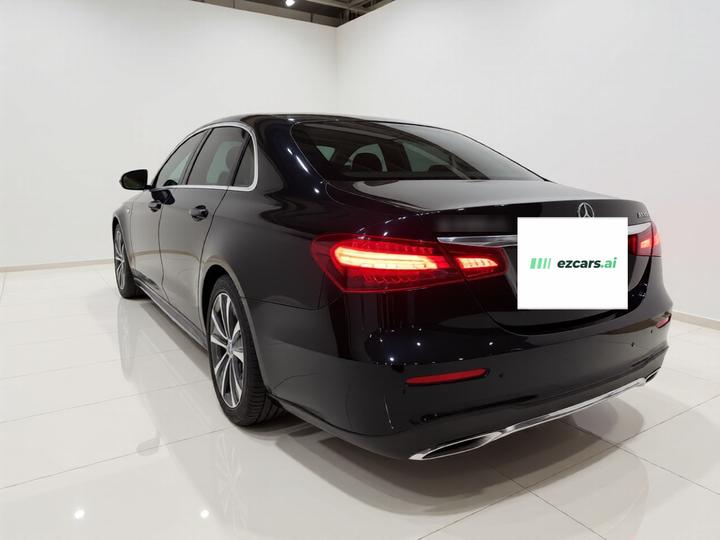 E-Class EV 2022 Facelift E 350 e L PHEV Sport photo 4