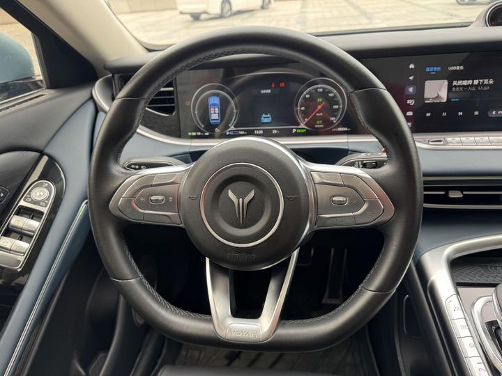 Voyah FREE 2021 AWD Standard EREV Luxury photo 3