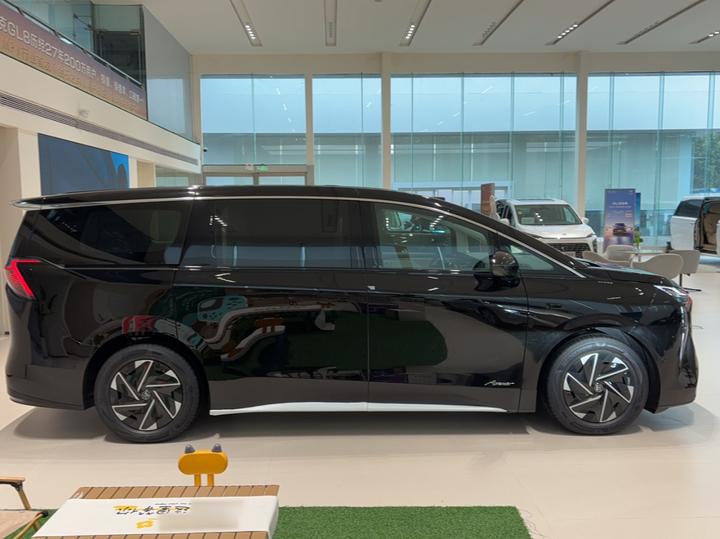 2026 EV photo 7