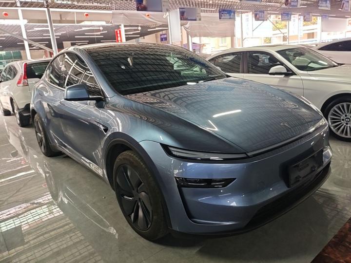 Model Y 2026 RWD photo 3