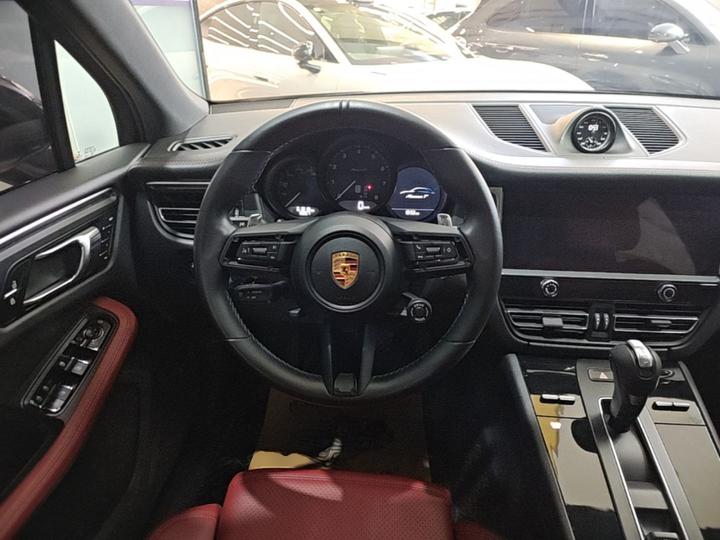 2022 Macan T 2.0T photo 6