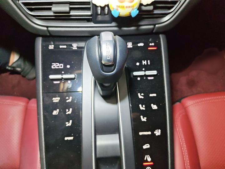 2022 Macan 2.0T photo 6