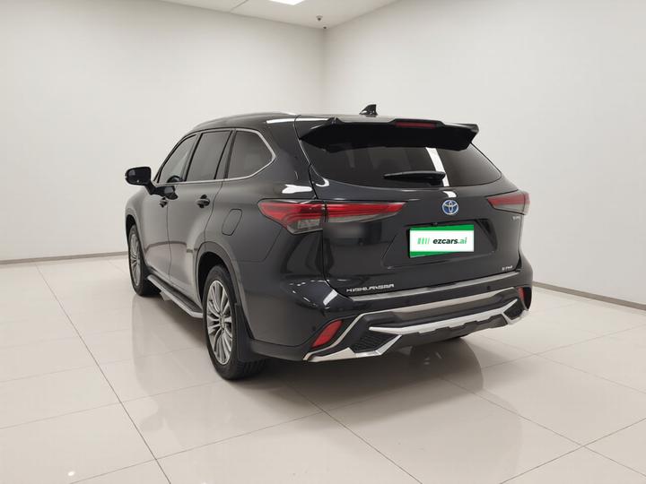 Highlander 2023 2.5L Smart Hybrid AWD Premium 7-Seater photo 4