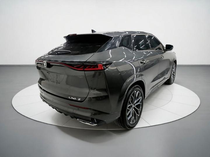 UNI-Z 2025 1.5T Luxury photo 4