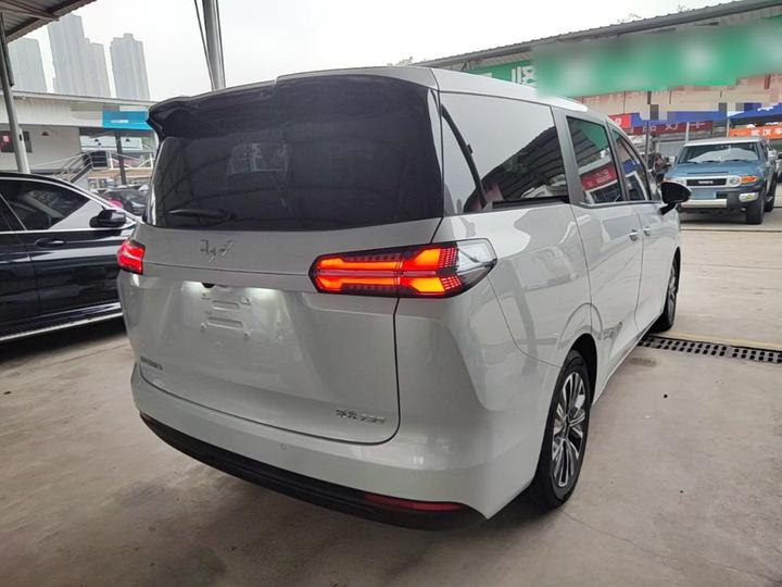 730 EV 2025 EV 500km Luxury photo 6