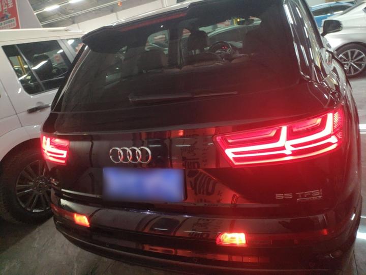 Q7 2018 45 TFSI Tech photo 3