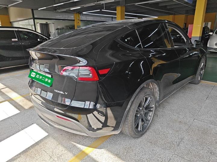 Model Y 2024 RWD photo 4
