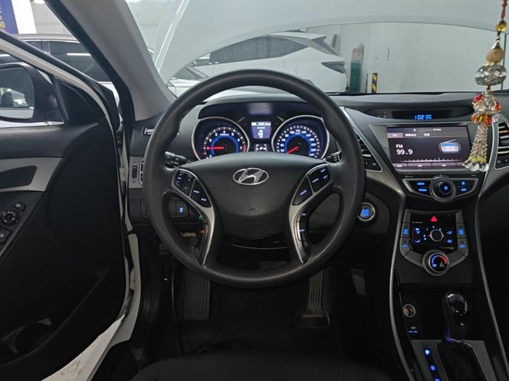 Elantra 2016 1.6L AT Premium photo 2