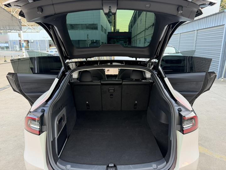 Model Y 2022 Long Range AWD photo 8