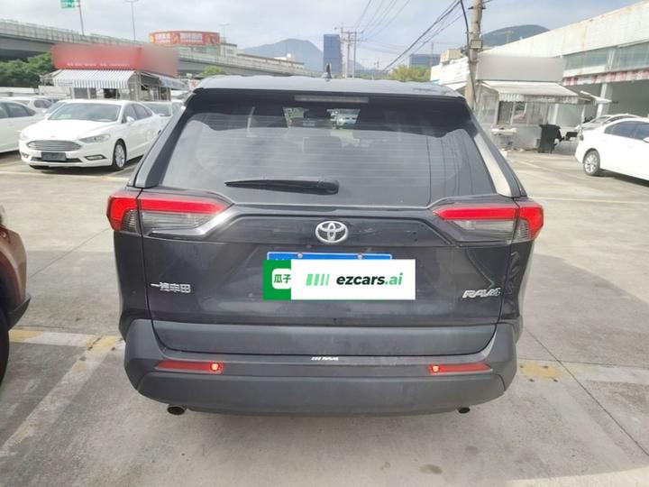 RAV4 2021 2.0L CVT RWD photo 5