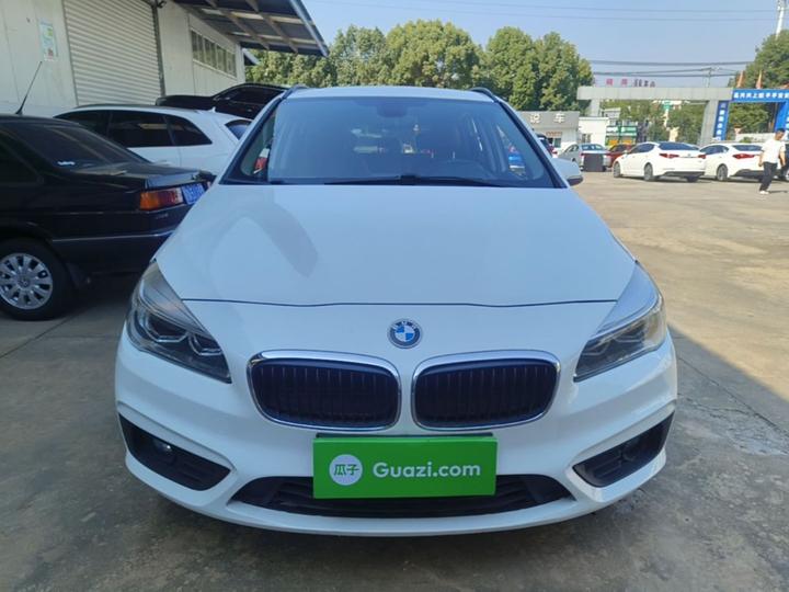 2 Series Wagon 2016 218i Leading photo 2