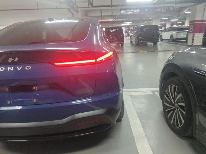 L60 2025 60kWh RWD photo 7