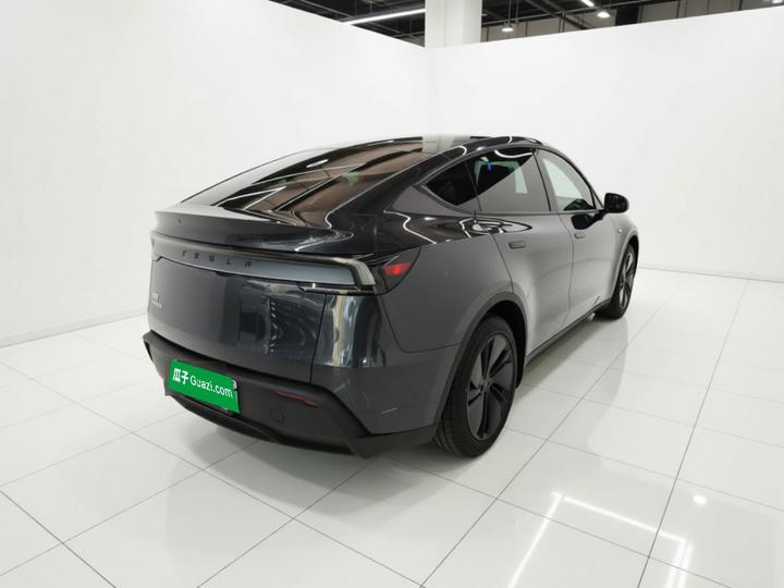 Model Y 2025 RWD photo 4