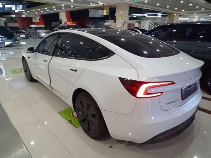 Model 3 2023 RWD photo 4