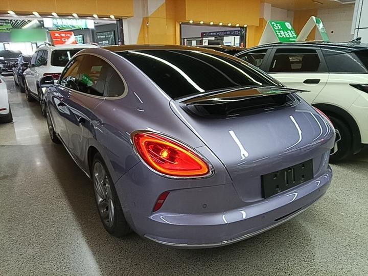 2022 555km Premium photo 4