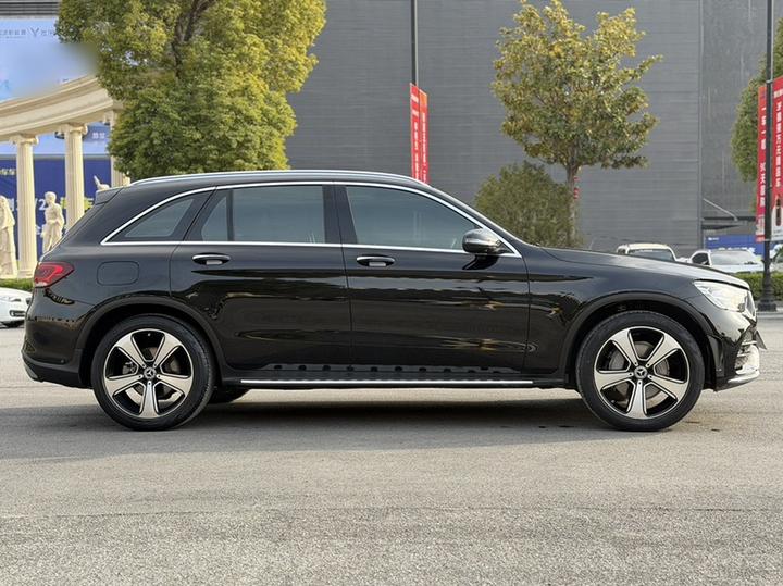 GLC 2022 Facelift GLC 300 L 4MATIC Luxury photo 4