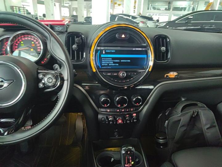 2019 2.0T COOPER S ALL4 photo 8