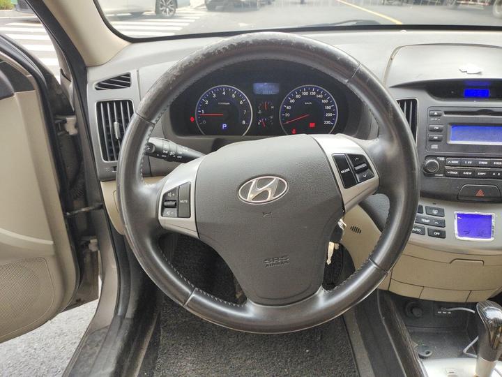 Dynamic 2015 1.6L AT Luxury photo 3