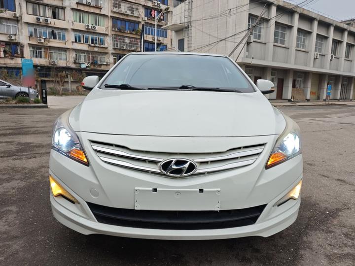 Verna 2014 1.4L MT TOP photo 2