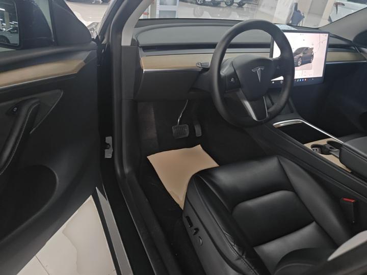 Model Y 2022 Facelift RWD photo 3