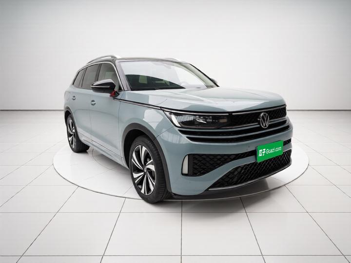 2023 380TSI AWD R-Line photo 3