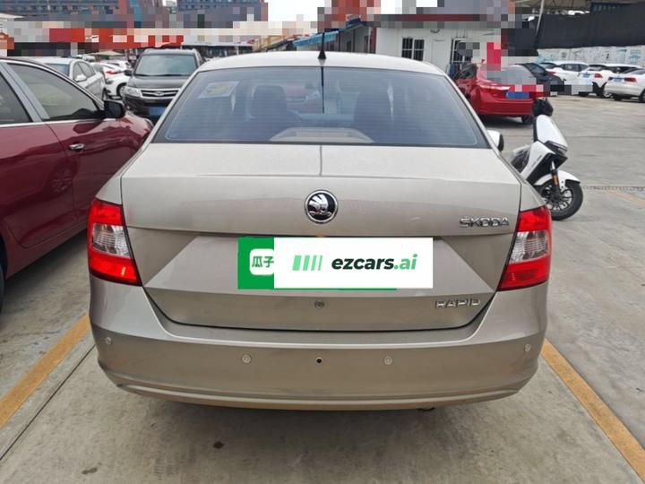 Rapid 2015 1.4L MT photo 5
