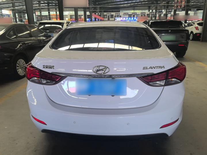 Elantra 2016 1.6L AT Smart photo 3