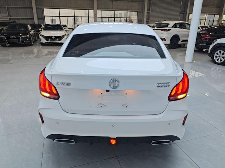MG5 2023 180DVVT CVT Luxury photo 3
